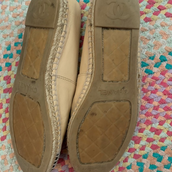 Chanel leather espadrille. Comes with original box and purchase recite - Picture 4 of 4